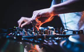 Choosing The Perfect Wedding Dj – Expert Tips For Memorable Celebrations
